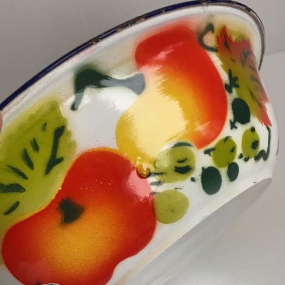 Vintage enamelware harvesting bowl gathering bowl farmhouse decor tomato pattern - Picture 7 of 12